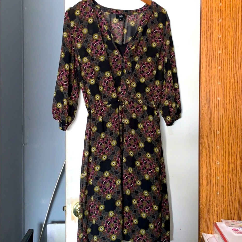 Vintage sheer patterned dress with black slip ❤️